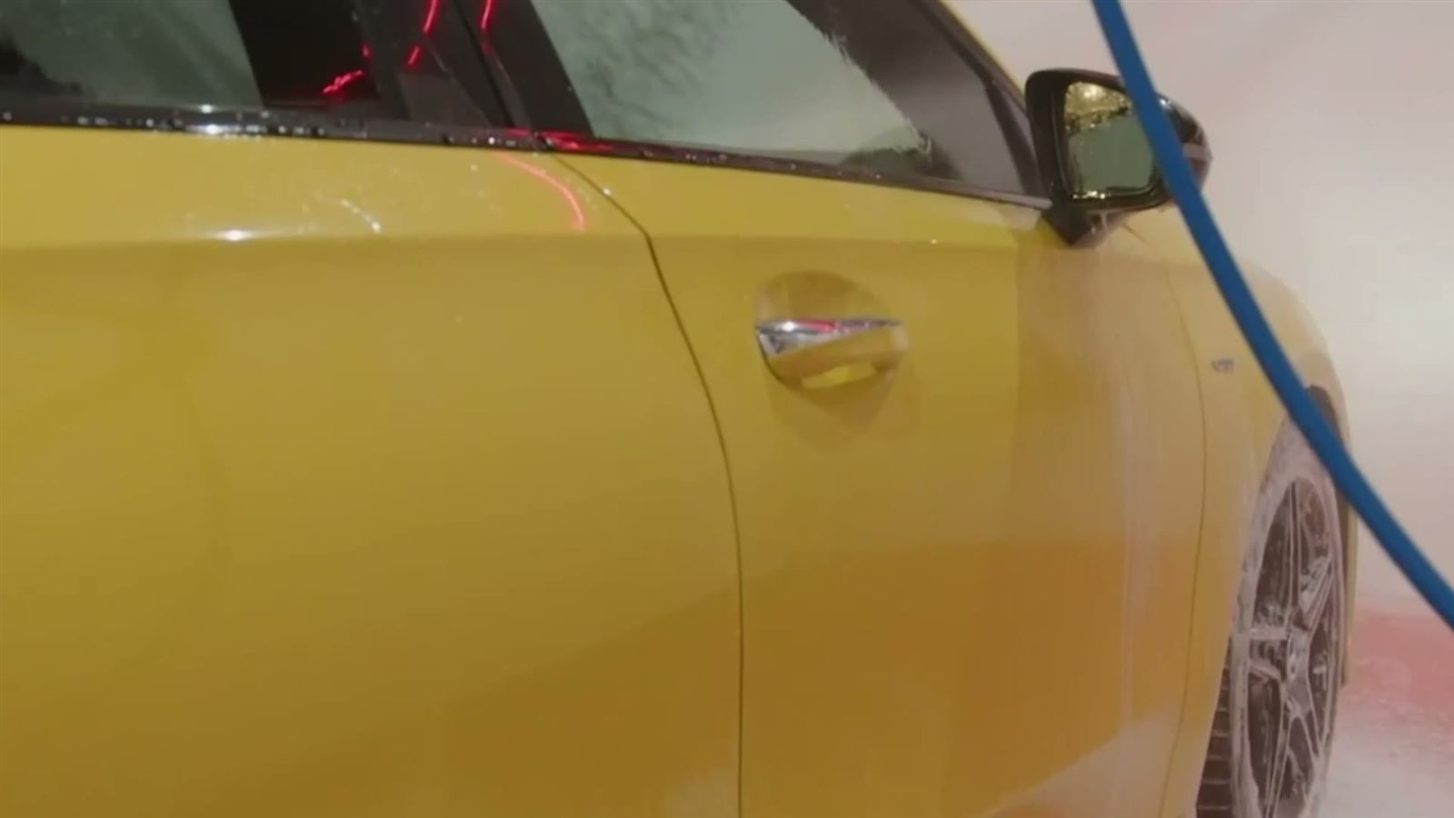 Aclarado del Mercedes Clase A con la lanza de alta presión